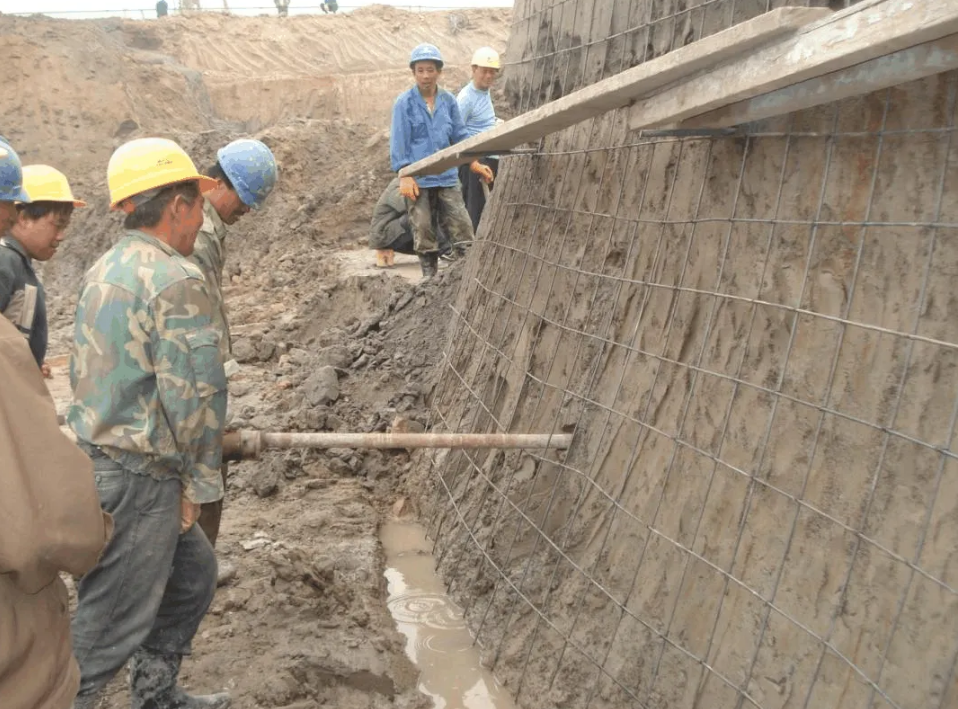 南京常见基坑支护开挖事故的原因分析与处理方法